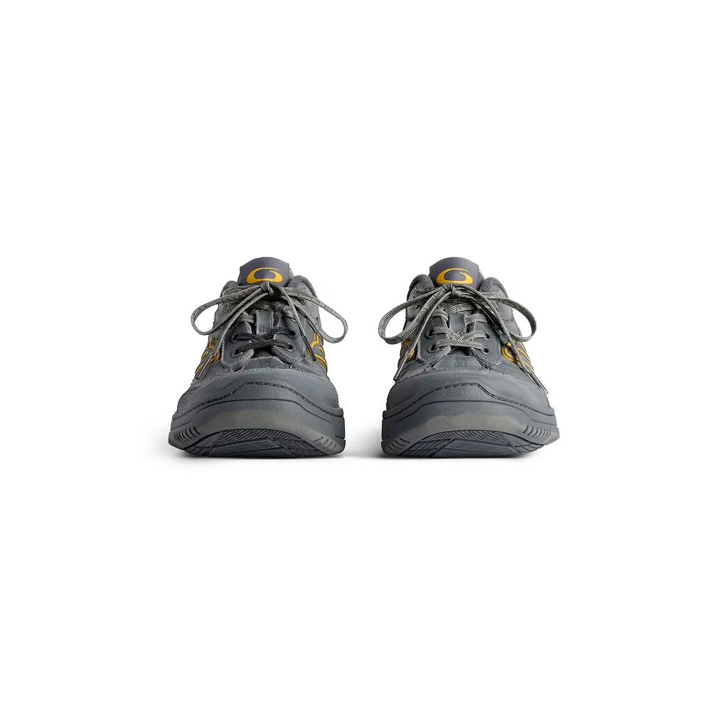 Hamptons Worn-Out Sneaker