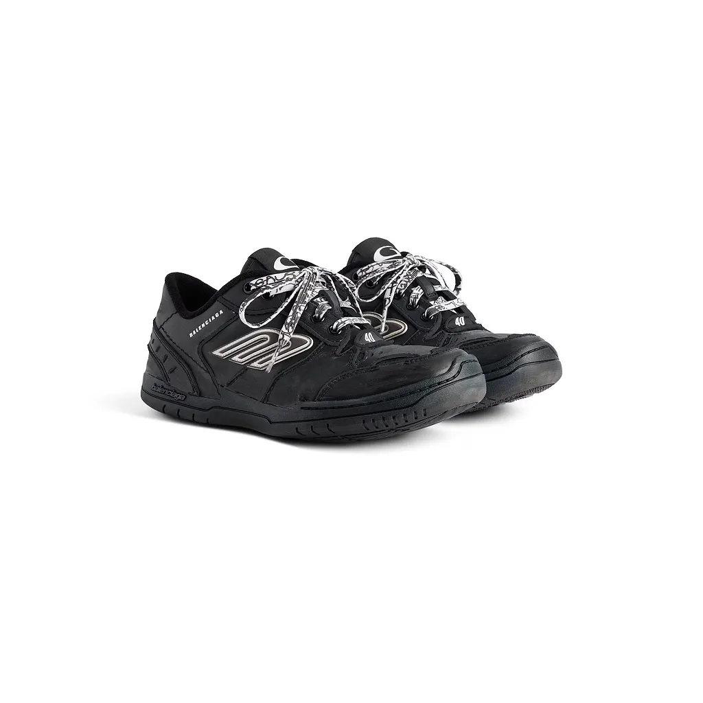Hamptons Worn-Out Sneaker