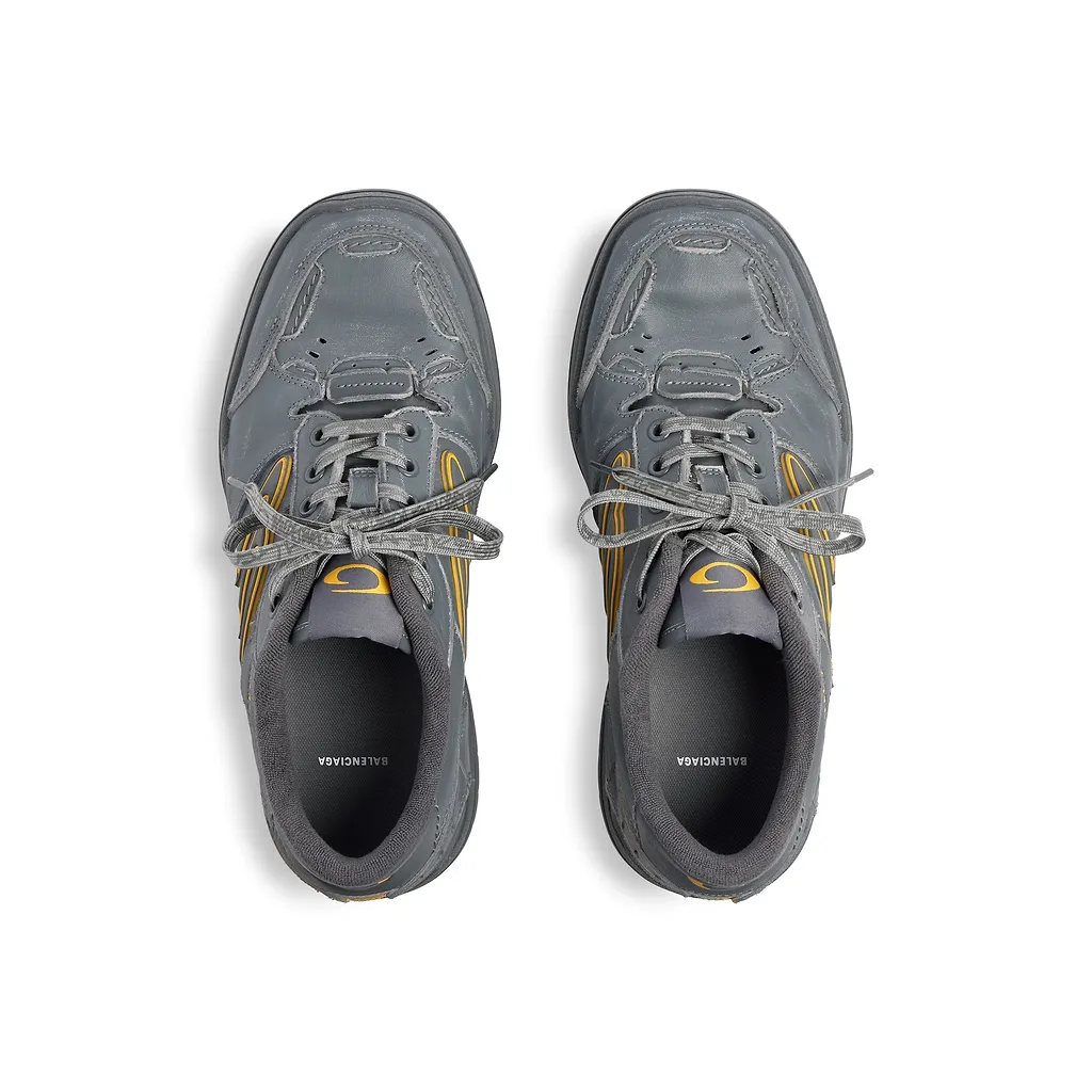 Hamptons Worn-Out Sneaker