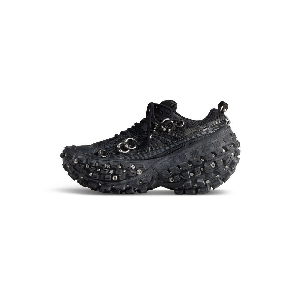 Bouncer Screw Sneaker With Piercings 