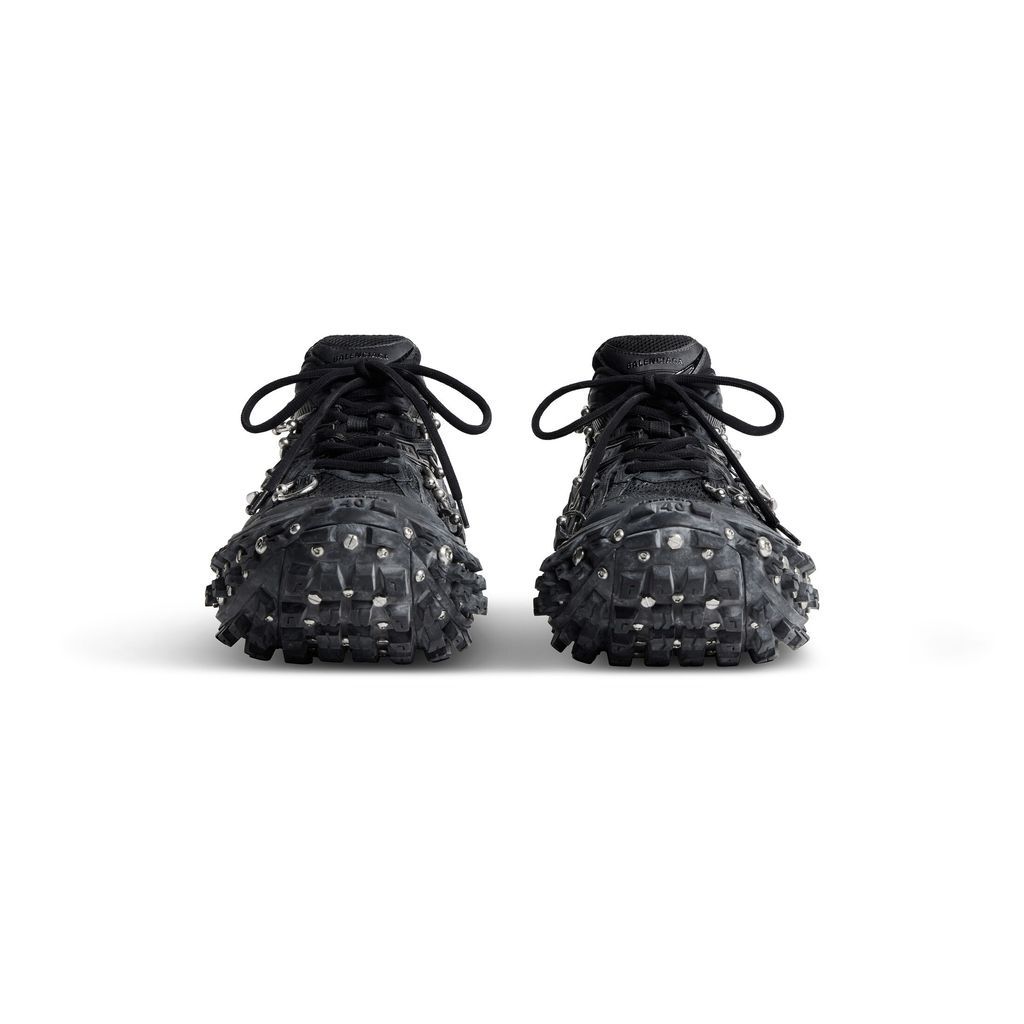 Bouncer Screw Sneaker With Piercings 