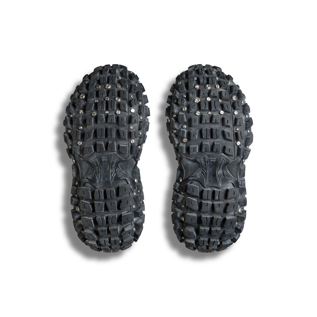 Bouncer Screw Sneaker With Piercings 