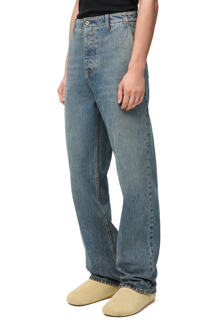 Jeans in denim