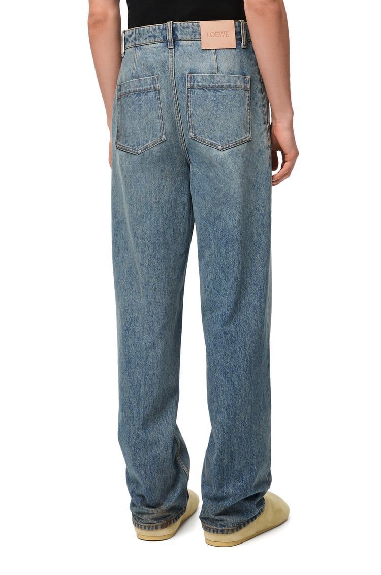 Jeans in denim