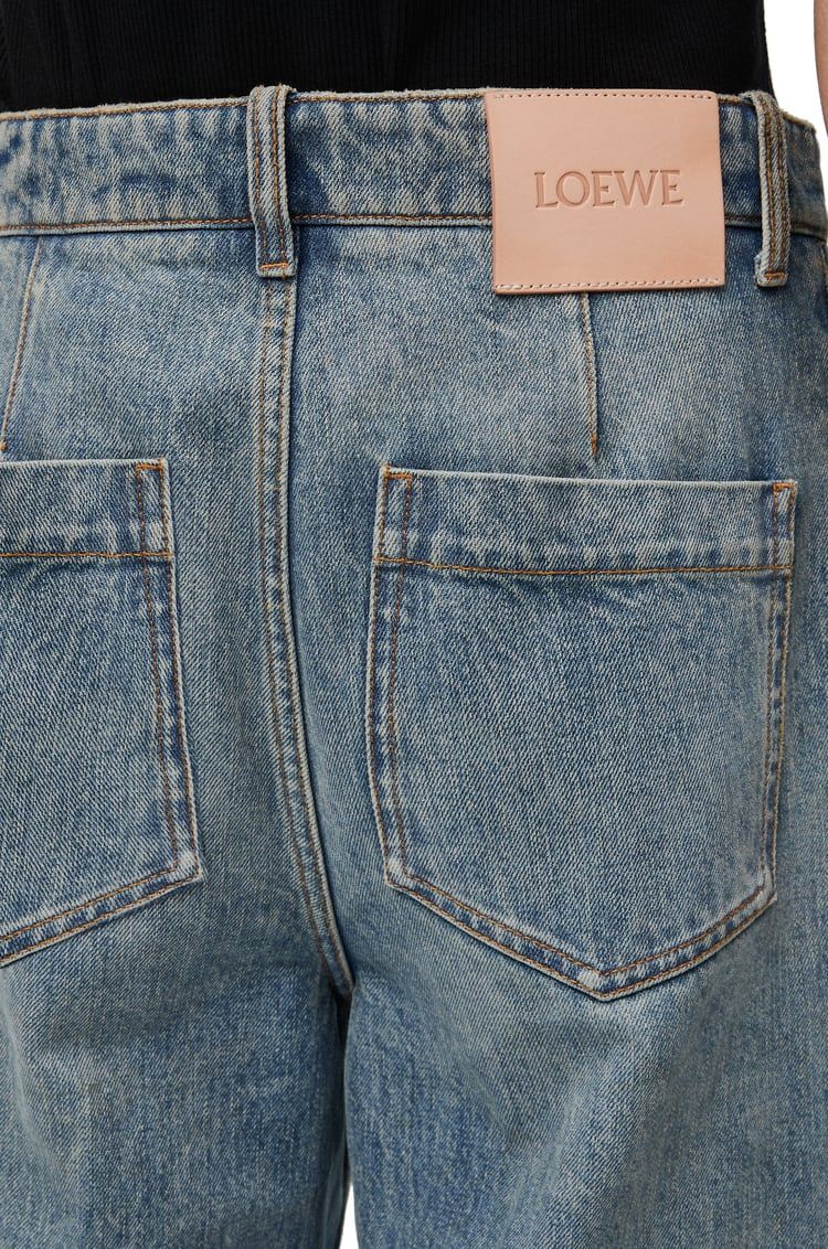 Jeans in denim