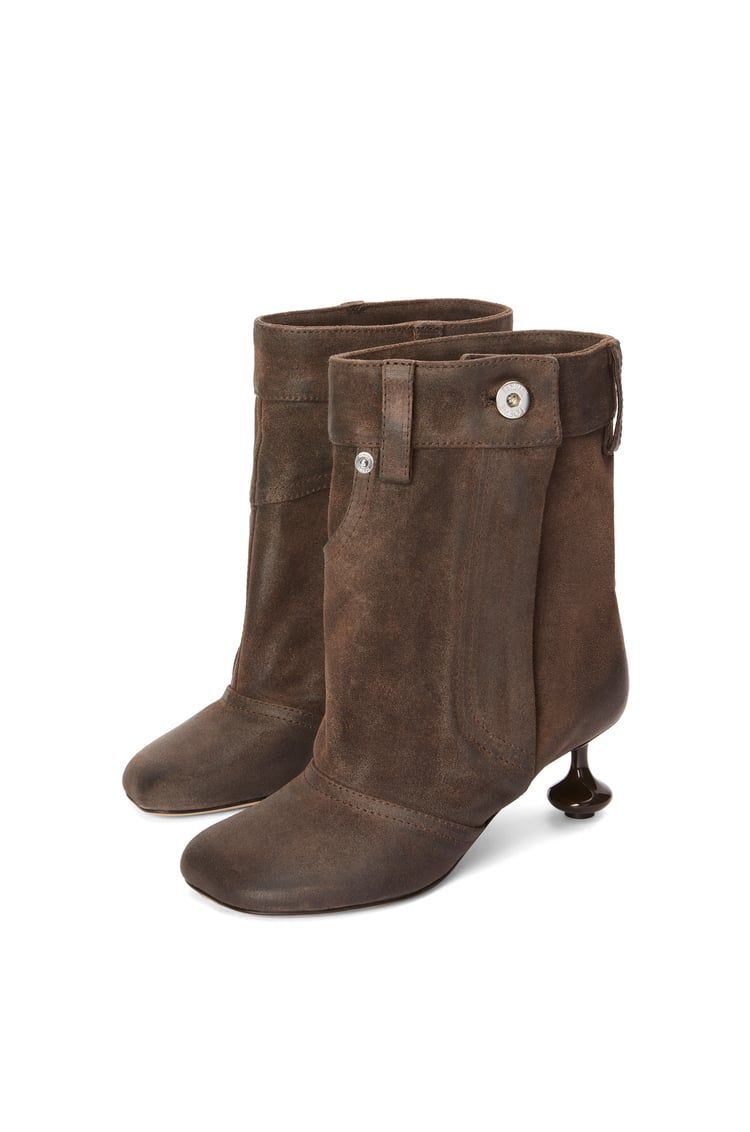 Toy ankle bootie in waxed suede