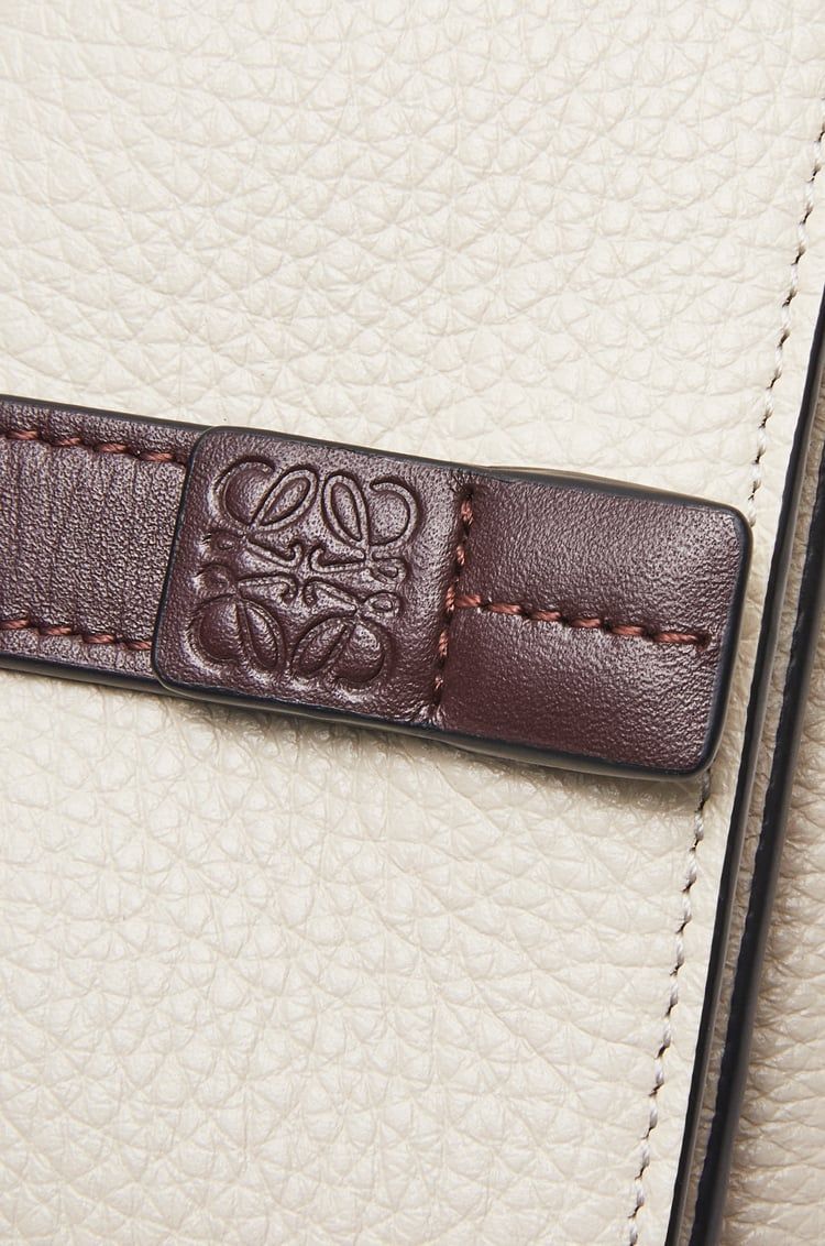 Trifold wallet in soft grained calfskin