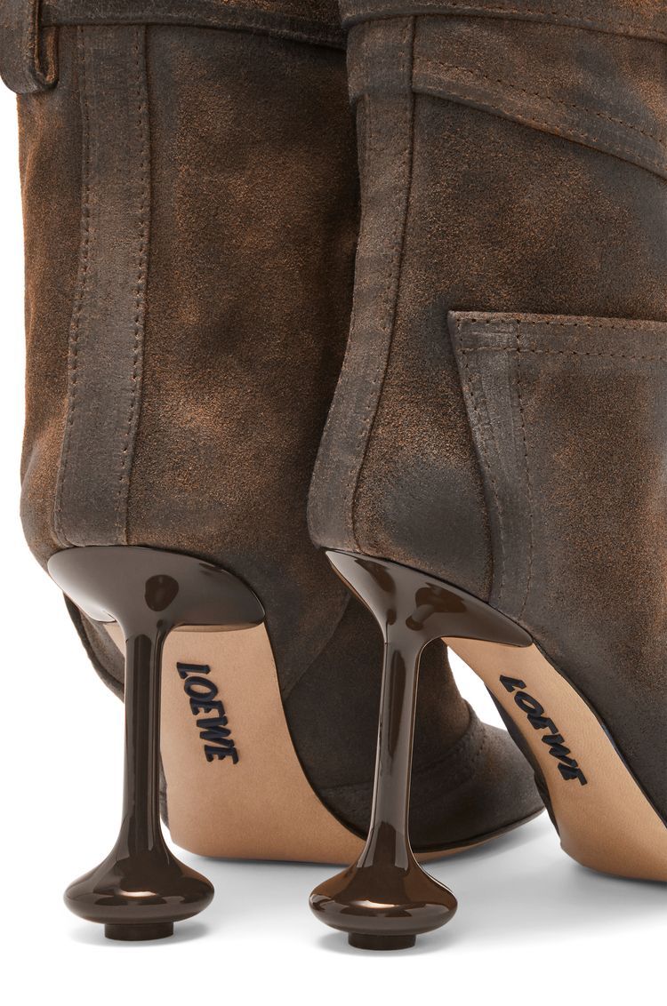 Toy ankle bootie in waxed suede