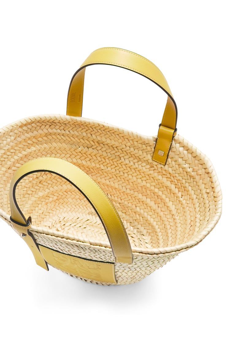 Basket bag in palm leaf and calfskin
