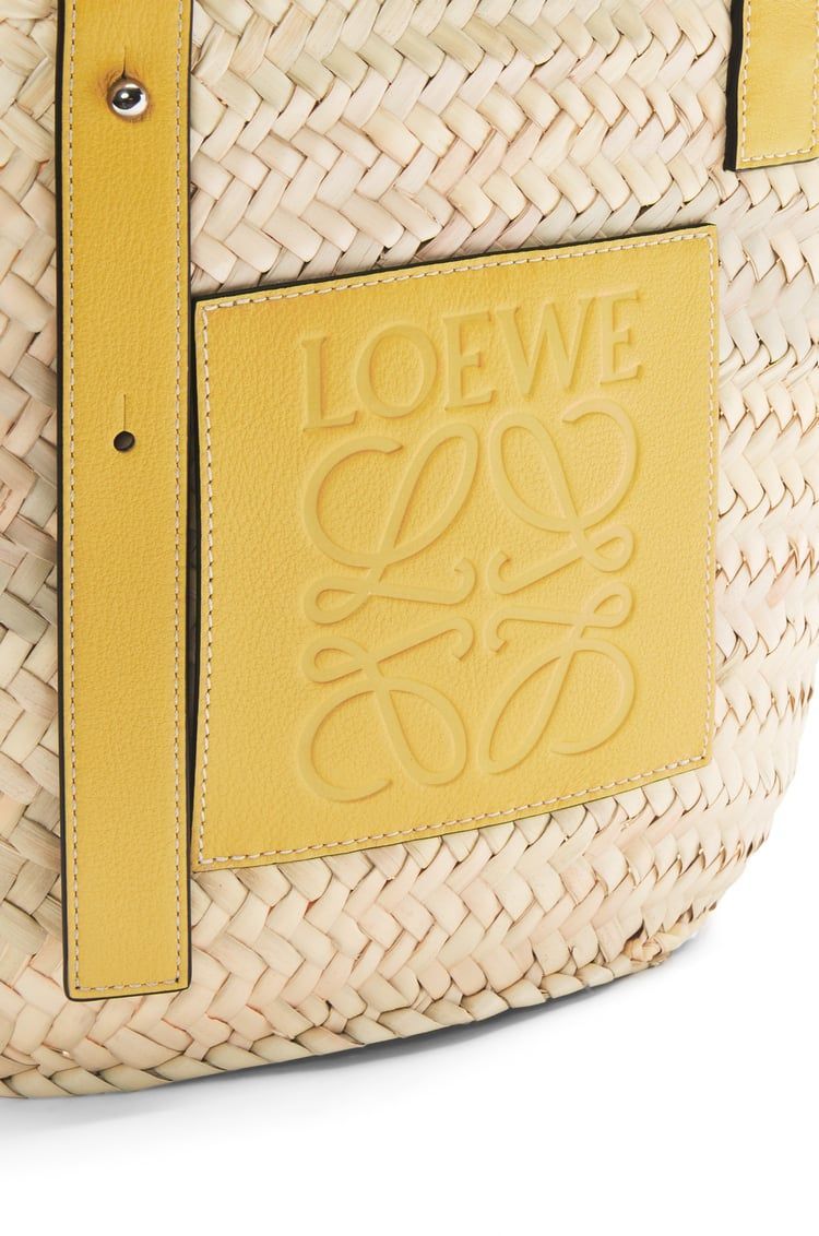Basket bag in palm leaf and calfskin
