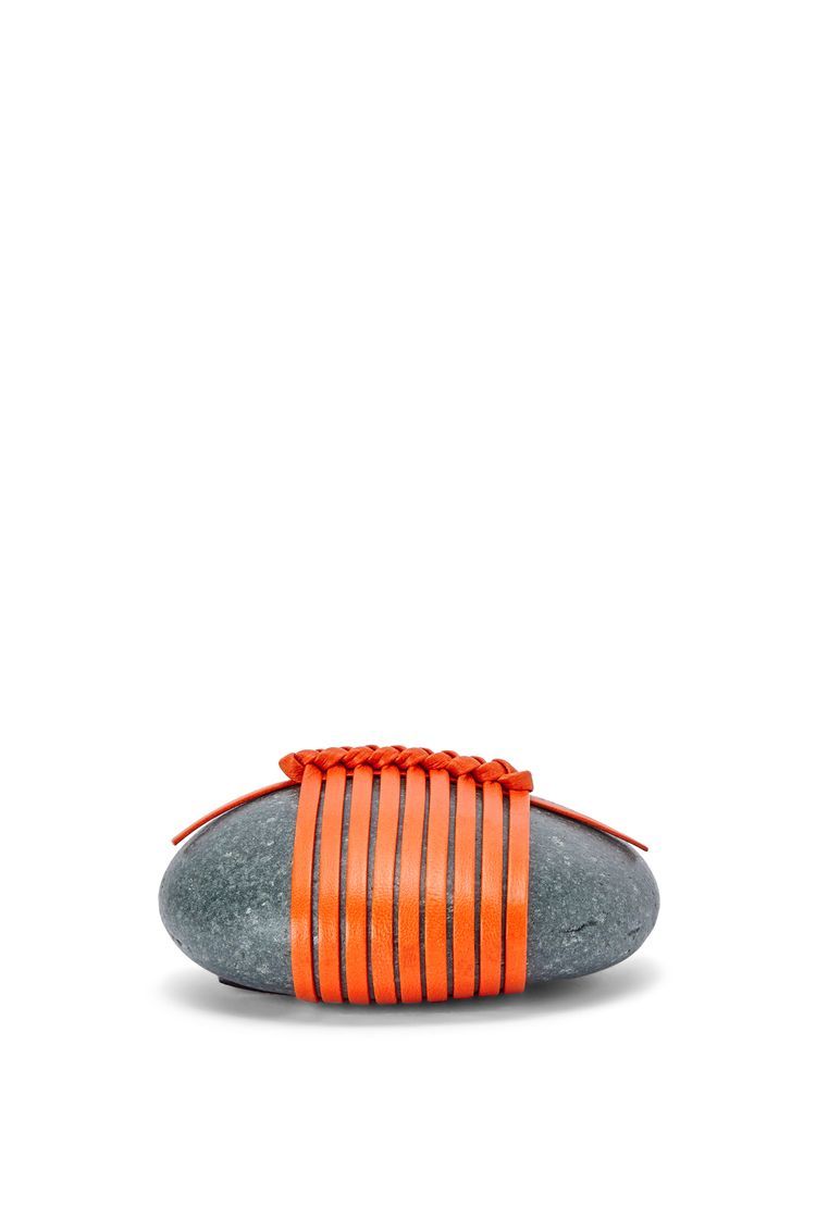 Se knot stone with calfskin