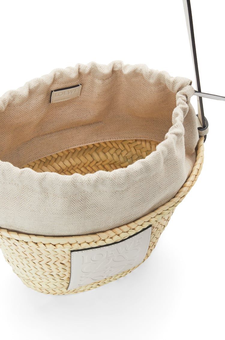Drawstring bucket bag in palm leaf and calfskin