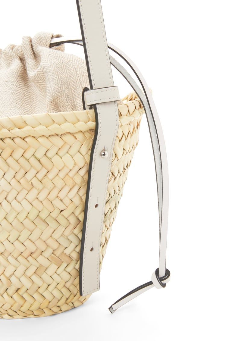Drawstring bucket bag in palm leaf and calfskin