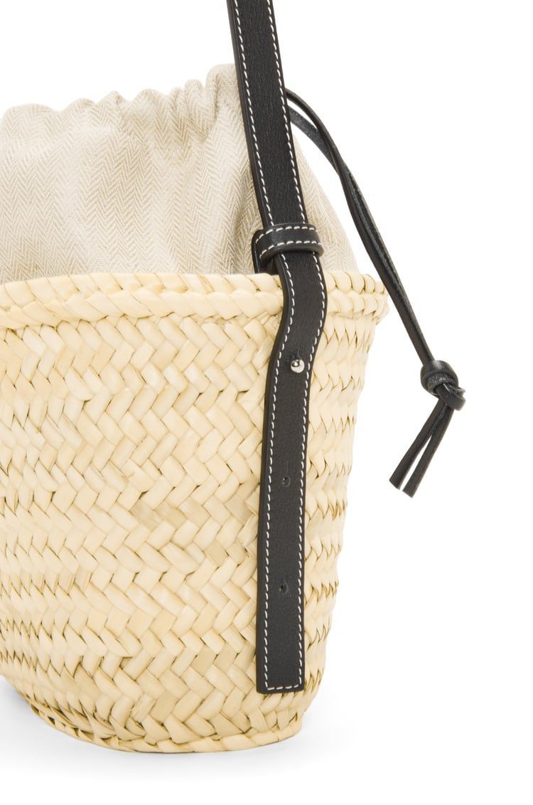 Drawstring bucket bag in palm leaf and calfskin