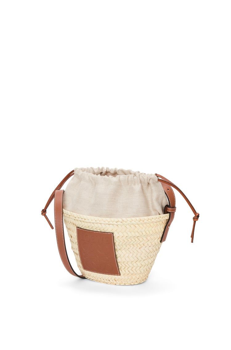 Drawstring bucket bag in palm leaf and calfskin