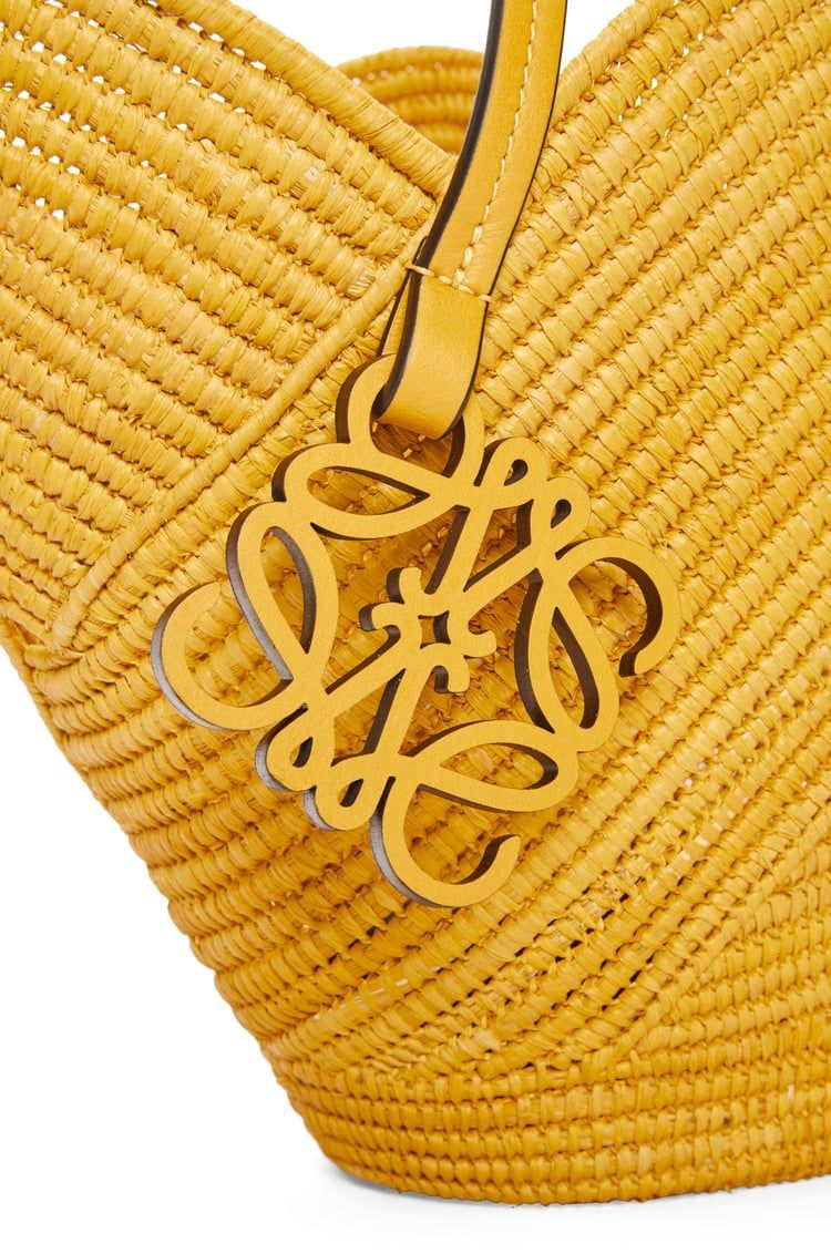 Petal basket bag in raffia and calfskin