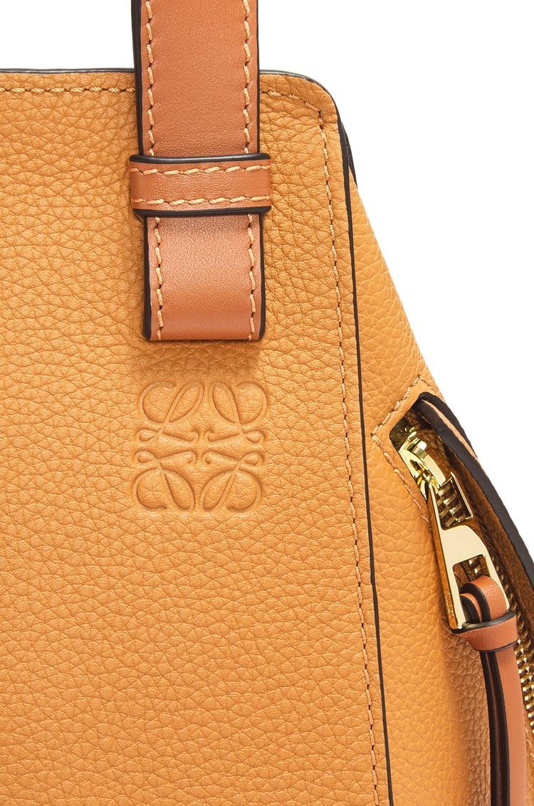 Compact Hammock bag in soft grained calfskin