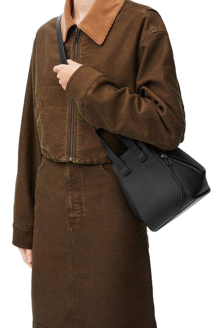 Compact Hammock bag in classic calfskin