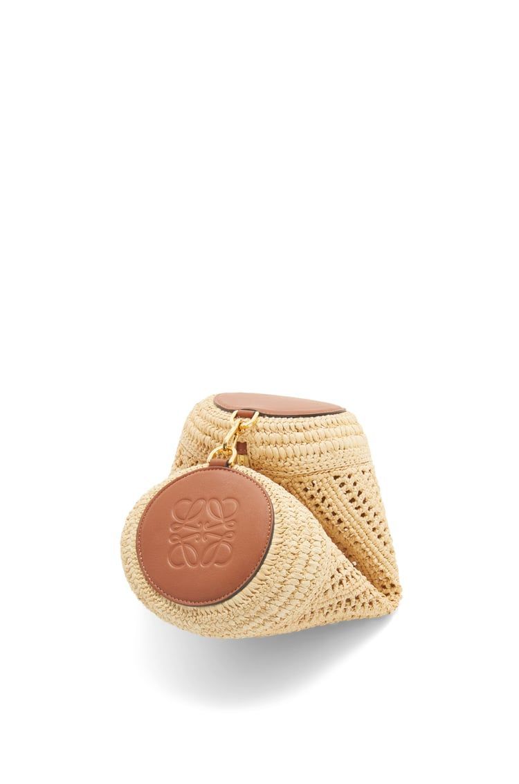 Bracelet pouch in raffia and calfskin