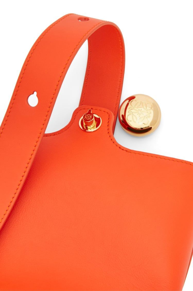 Mini Pebble bucket in mellow calfskin