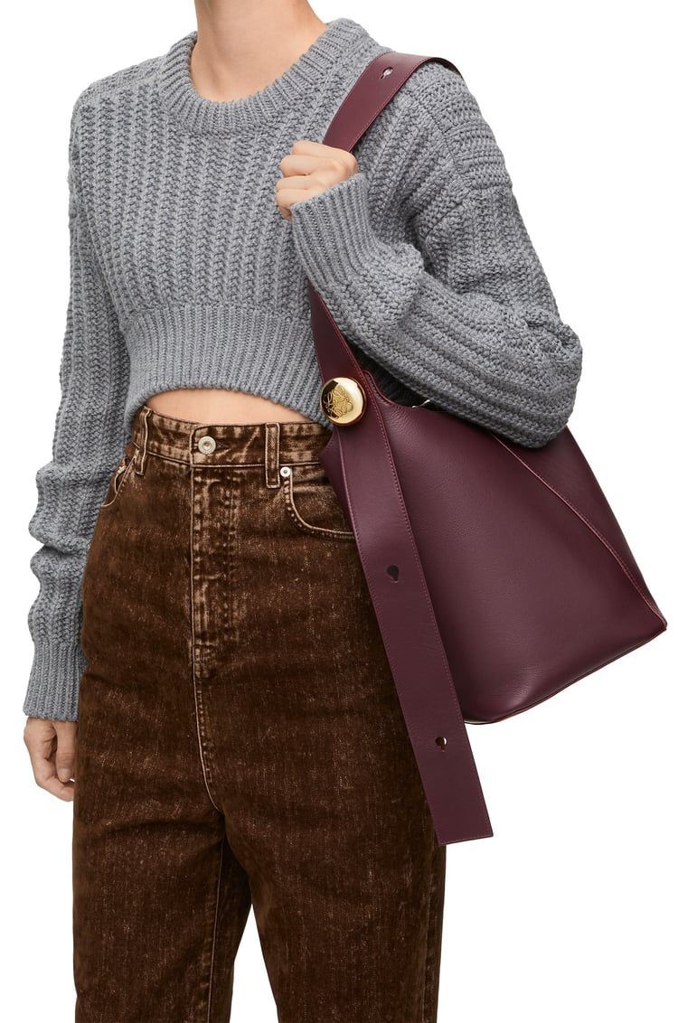 Medium Pebble bucket in mellow calfskin