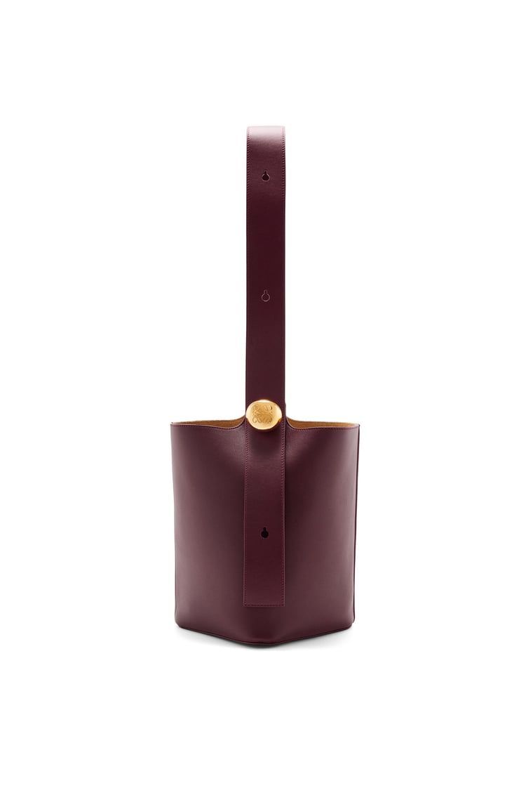Medium Pebble bucket in mellow calfskin