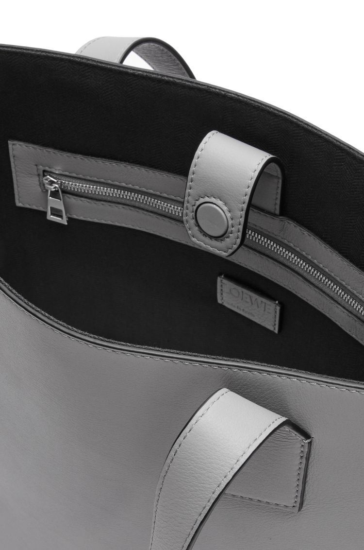 Buckle Horizontal Tote in classic calfskin