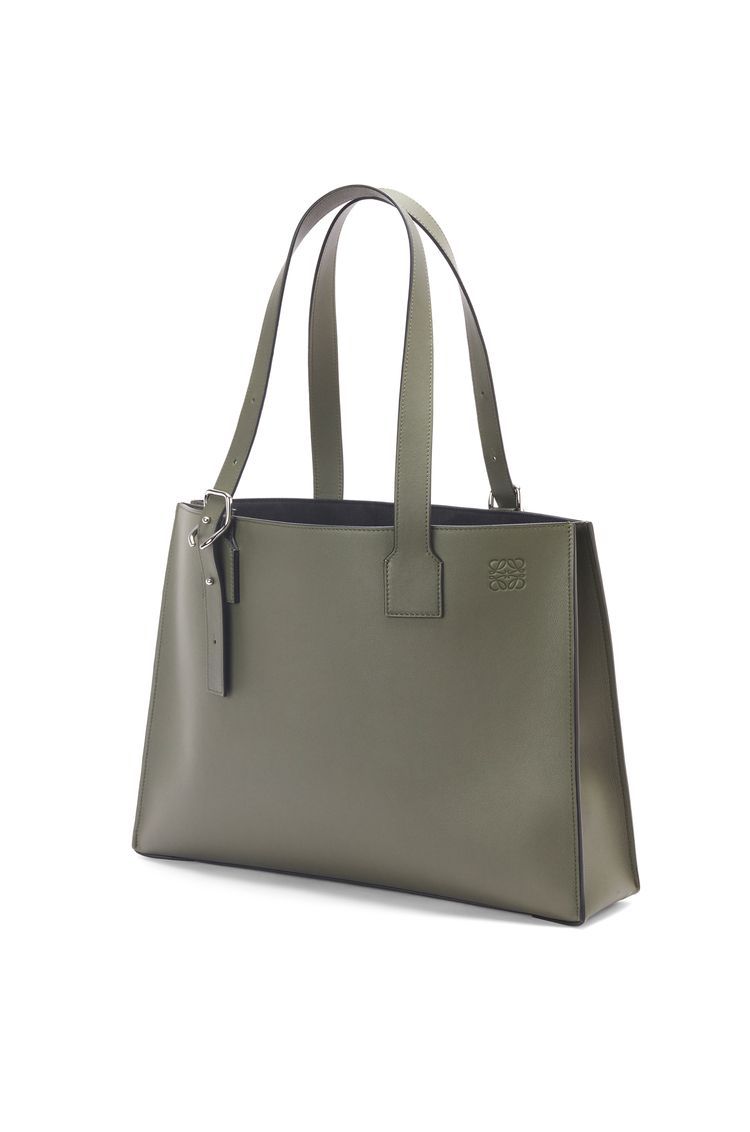 Buckle Horizontal Tote in classic calfskin