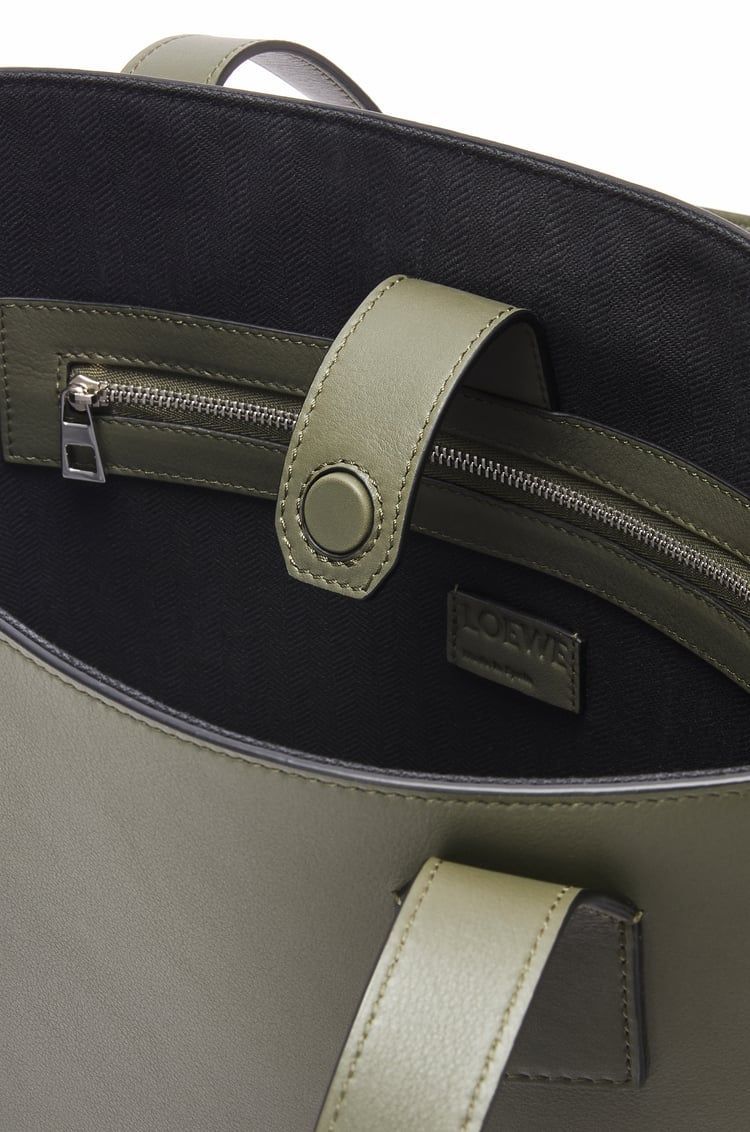 Buckle Horizontal Tote in classic calfskin