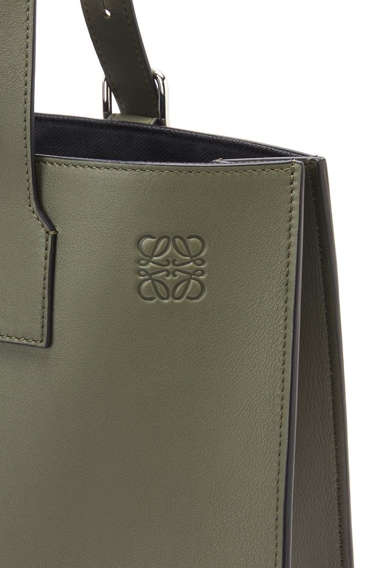 Buckle Horizontal Tote in classic calfskin
