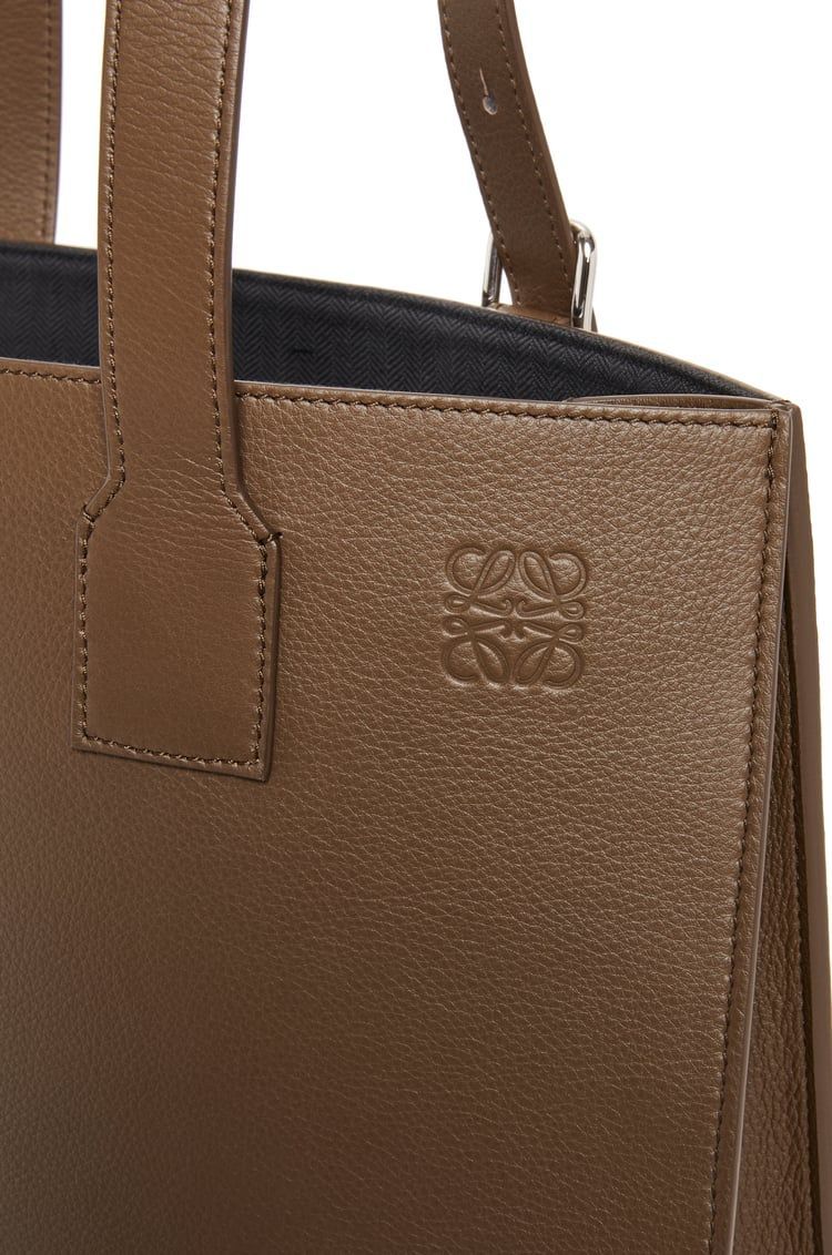 Buckle Horizontal Tote in classic calfskin