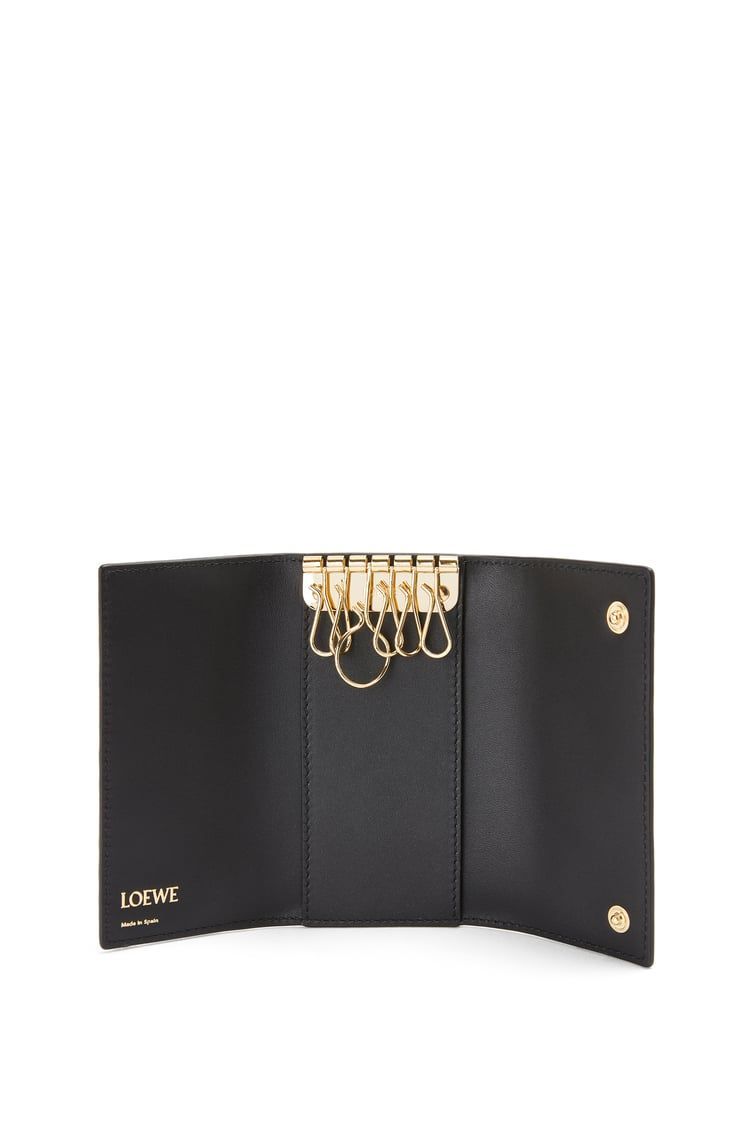 Repeat key case in embossed silk calfskin