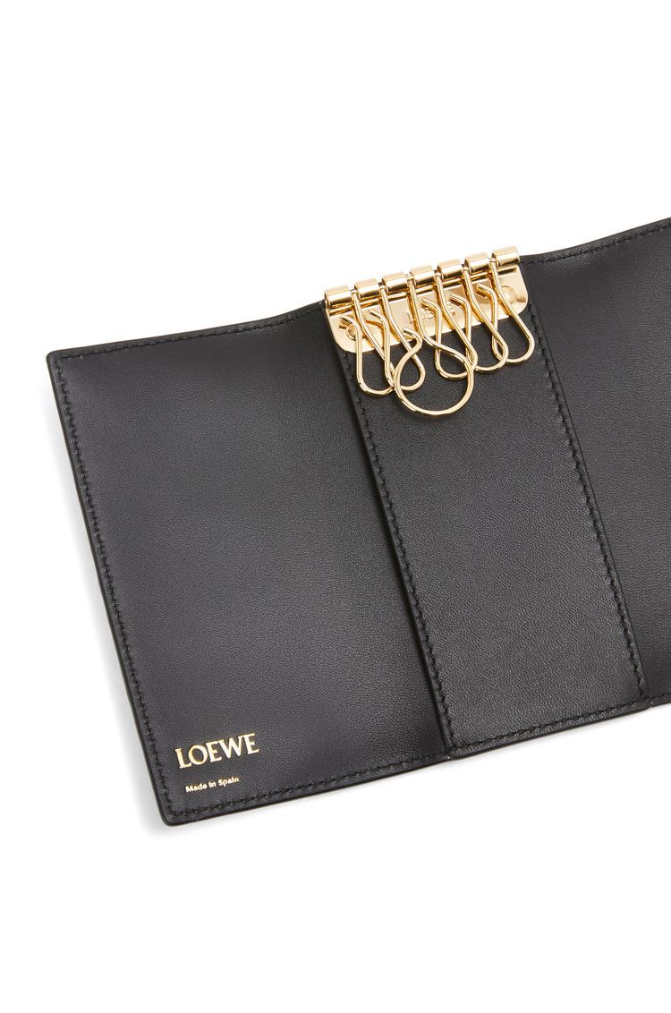 Repeat key case in embossed silk calfskin