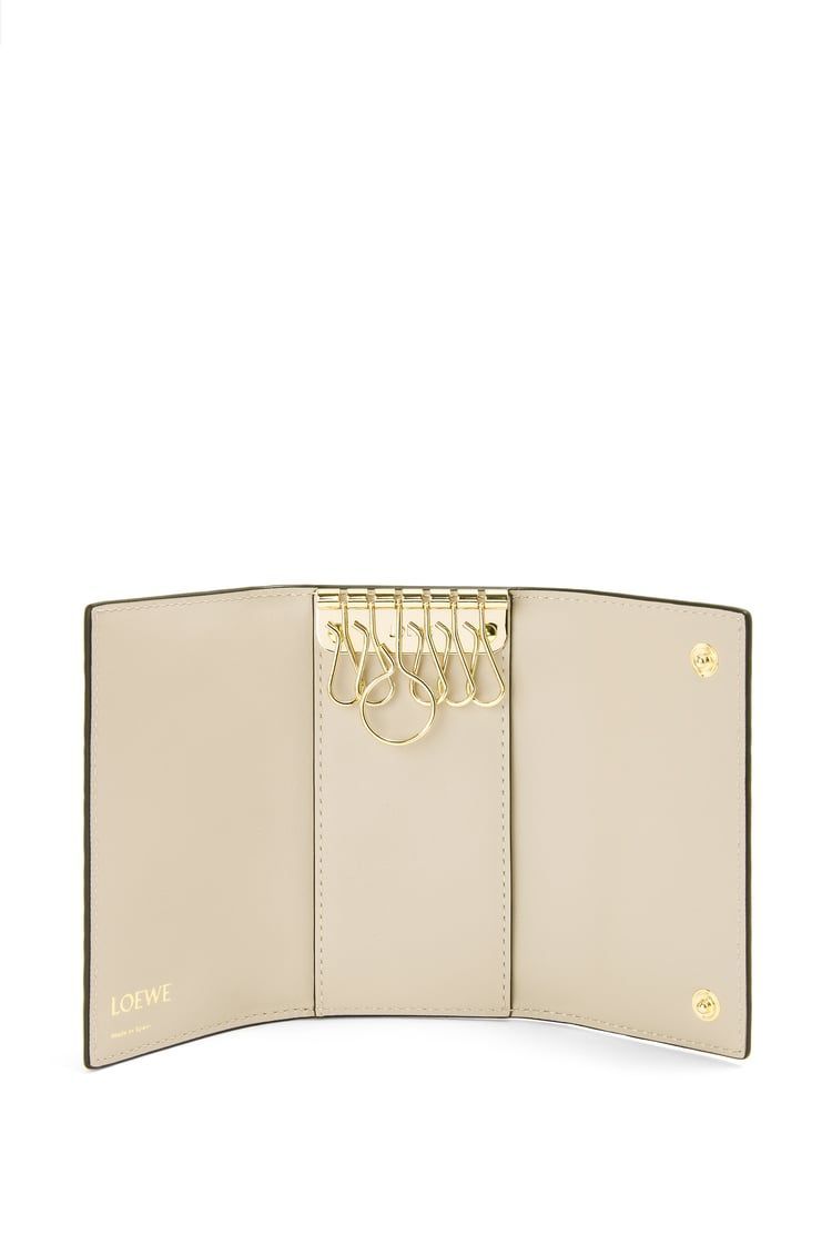 Repeat key case in embossed silk calfskin