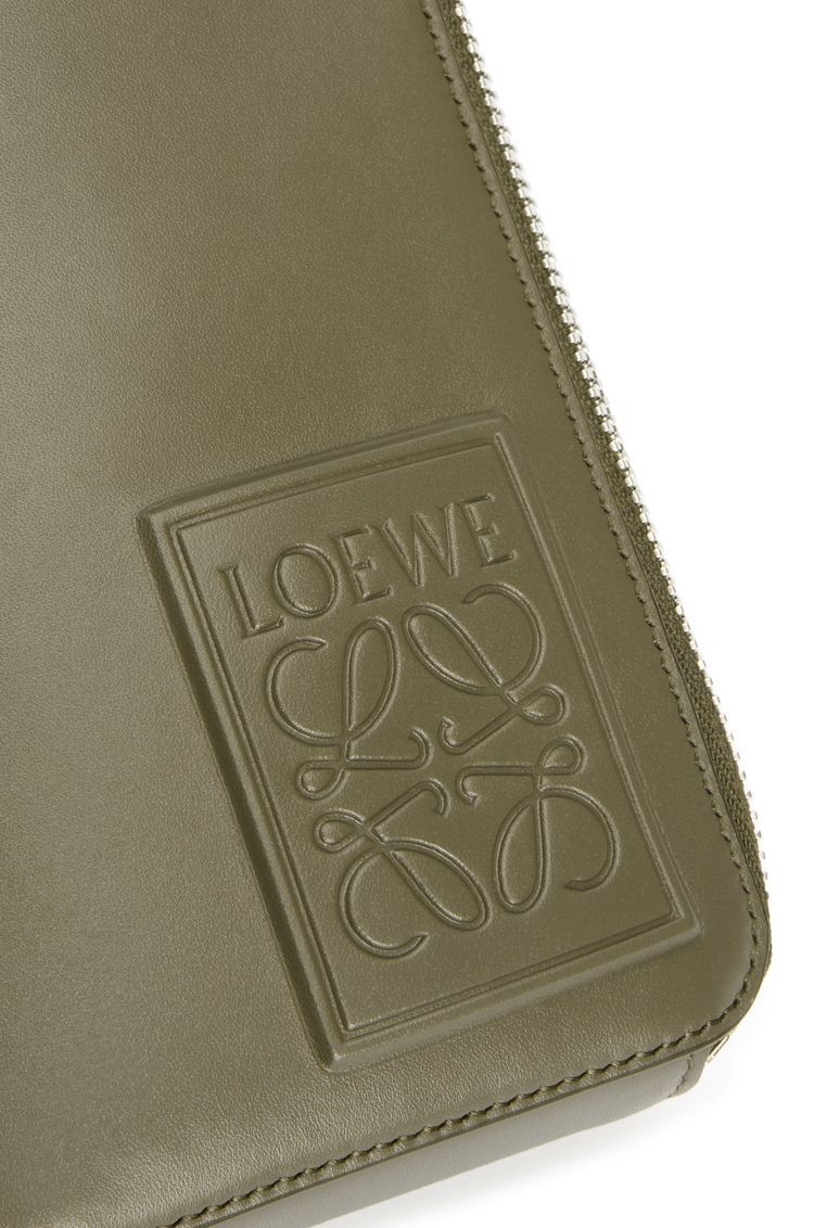 Vertical Crossbody Pocket in satin calfskin