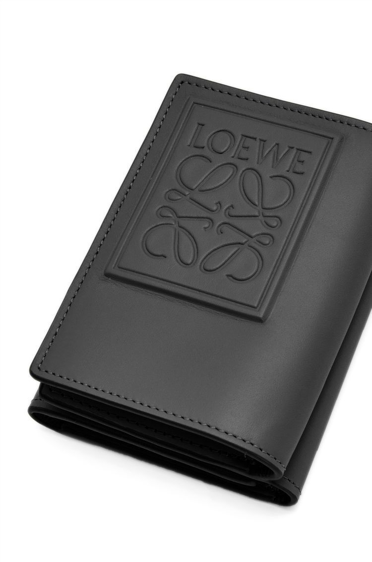 Trifold wallet in satin calfskin