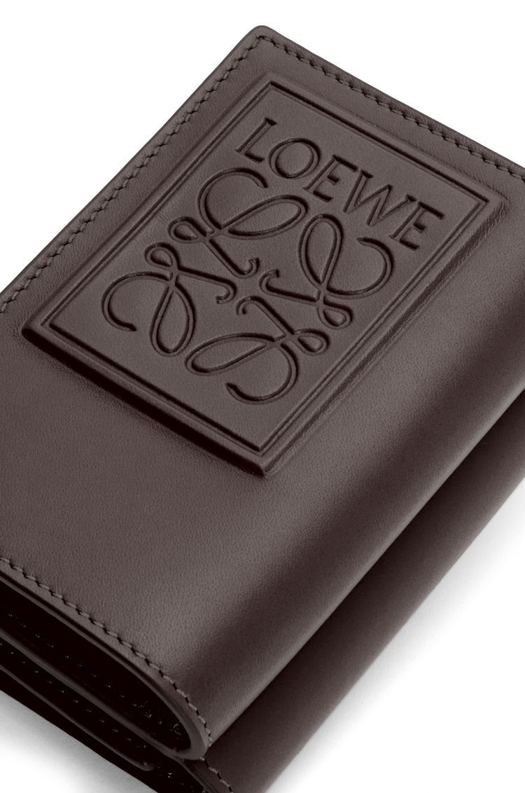 Trifold wallet in satin calfskin