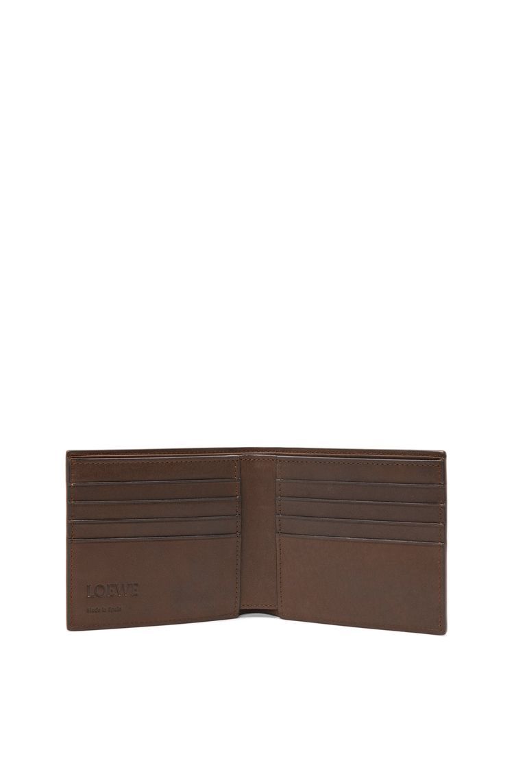Bifold wallet in vegetable-tanned calfskin