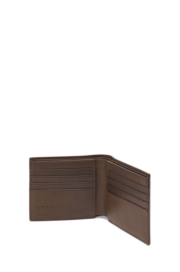 Bifold wallet in vegetable-tanned calfskin
