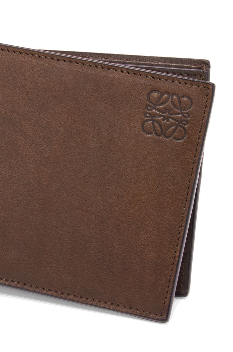Bifold coin wallet in vegetable-tanned calfskin