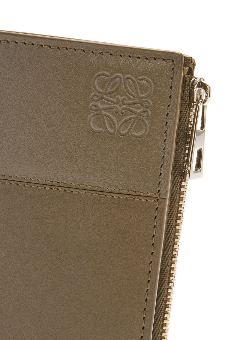 Slim compact wallet in shiny calfskin