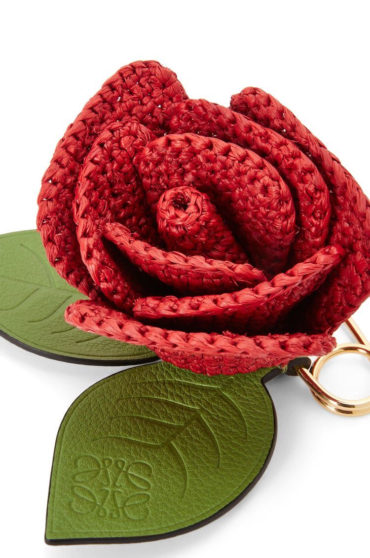 Rose pin in raffia and brass