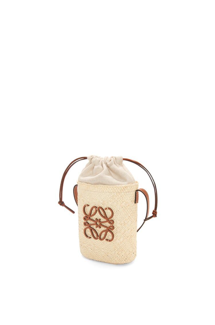 Square pocket in iraca palm and calfskin