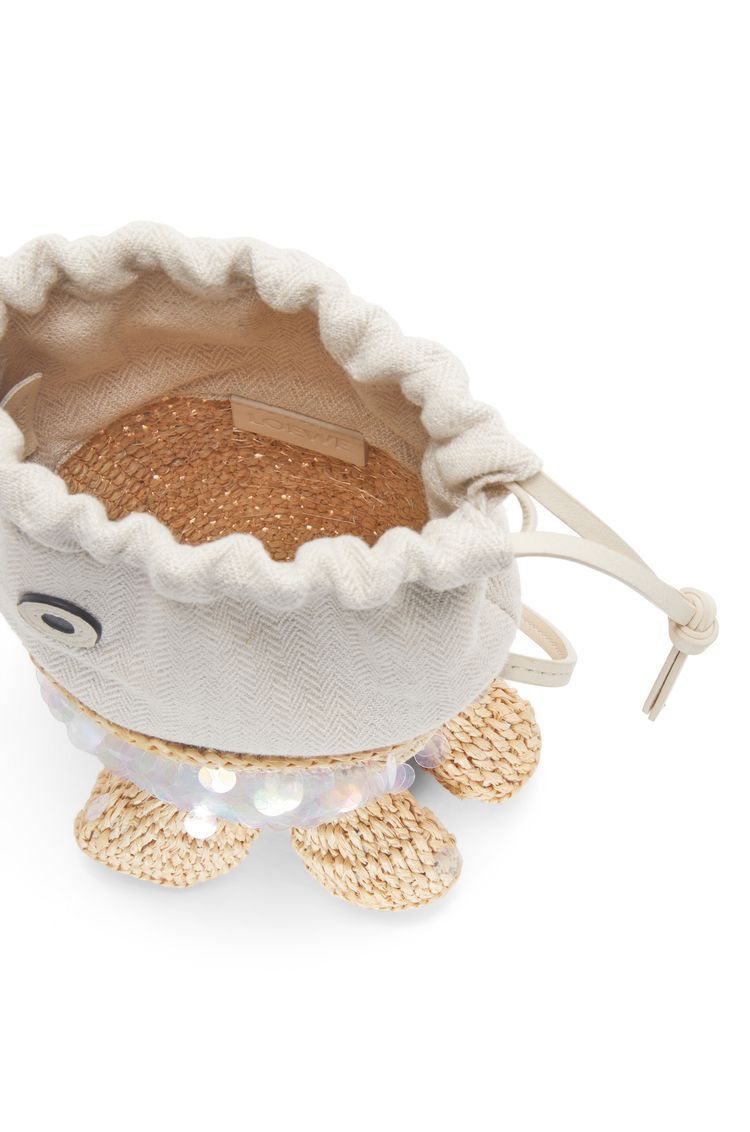Fish pouch in canvas and raffia