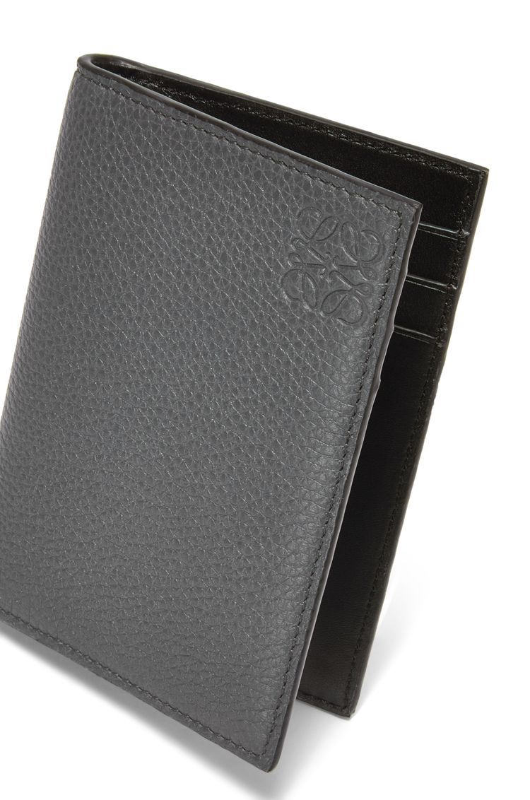Bifold cardholder in soft grained calfskin