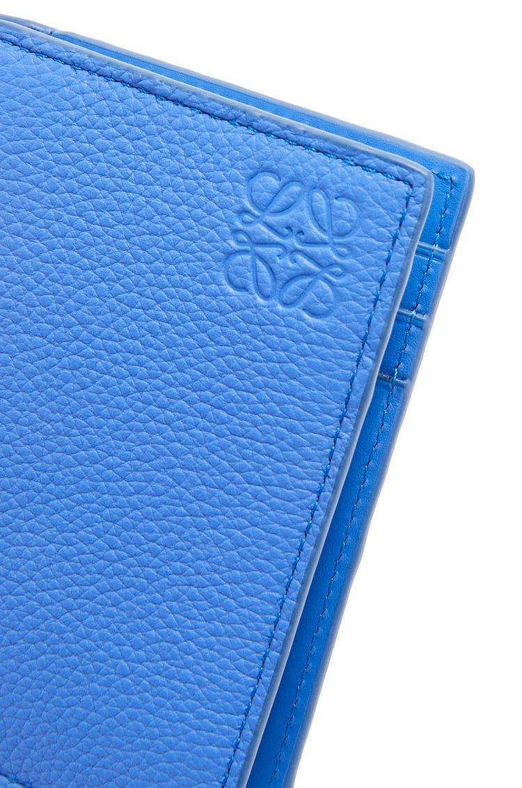 Bifold cardholder in soft grained calfskin