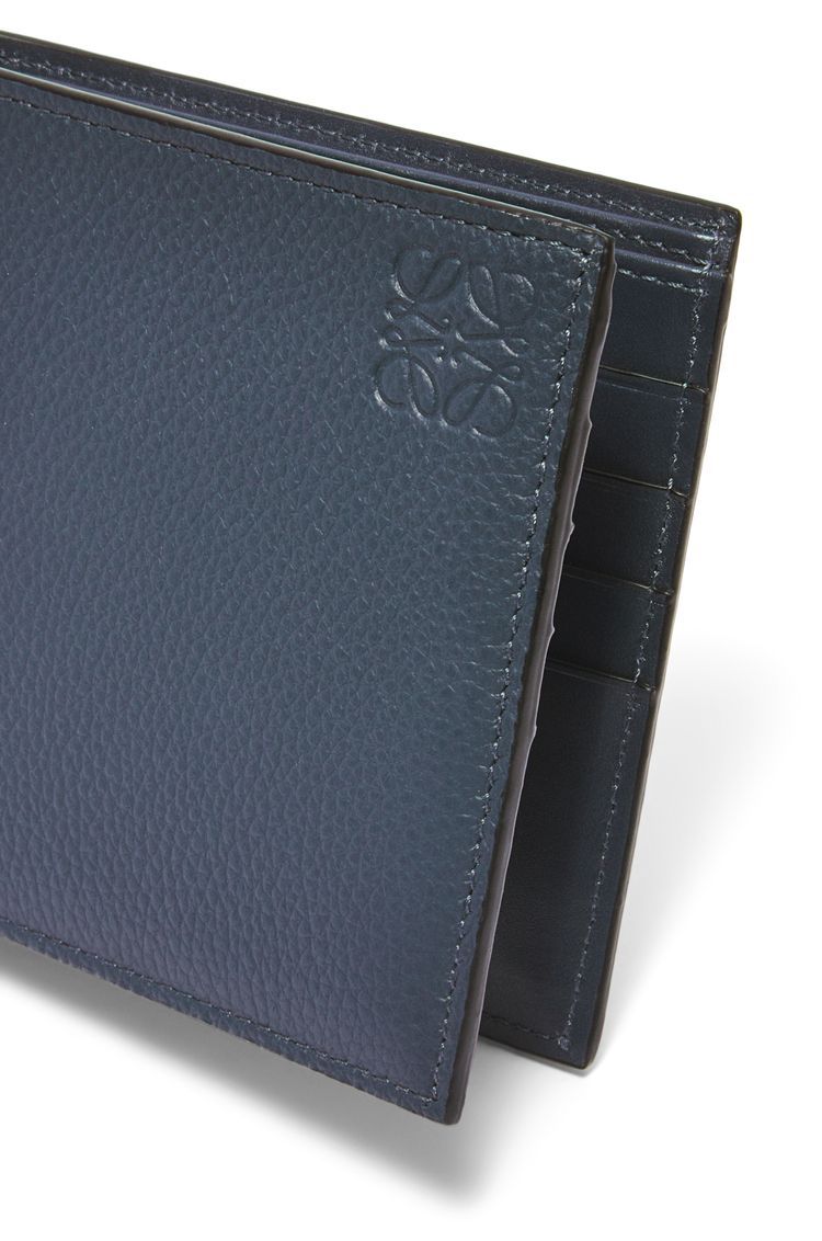 Bifold wallet in soft grained calfskin