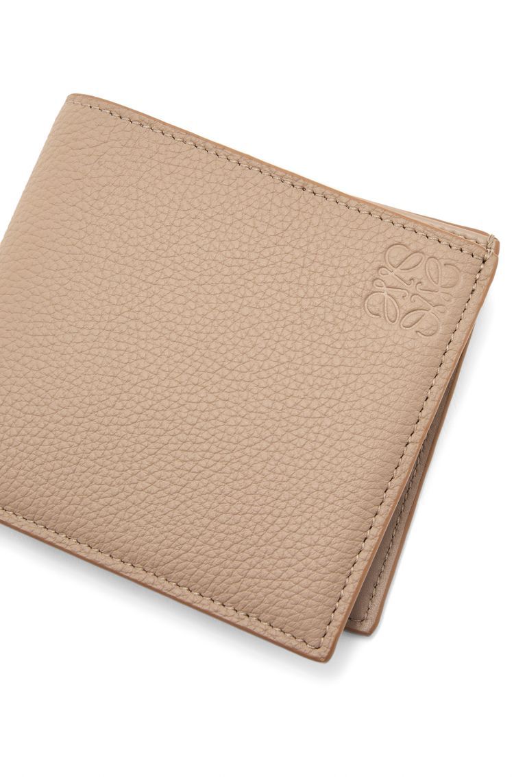 Bifold wallet in soft grained calfskin