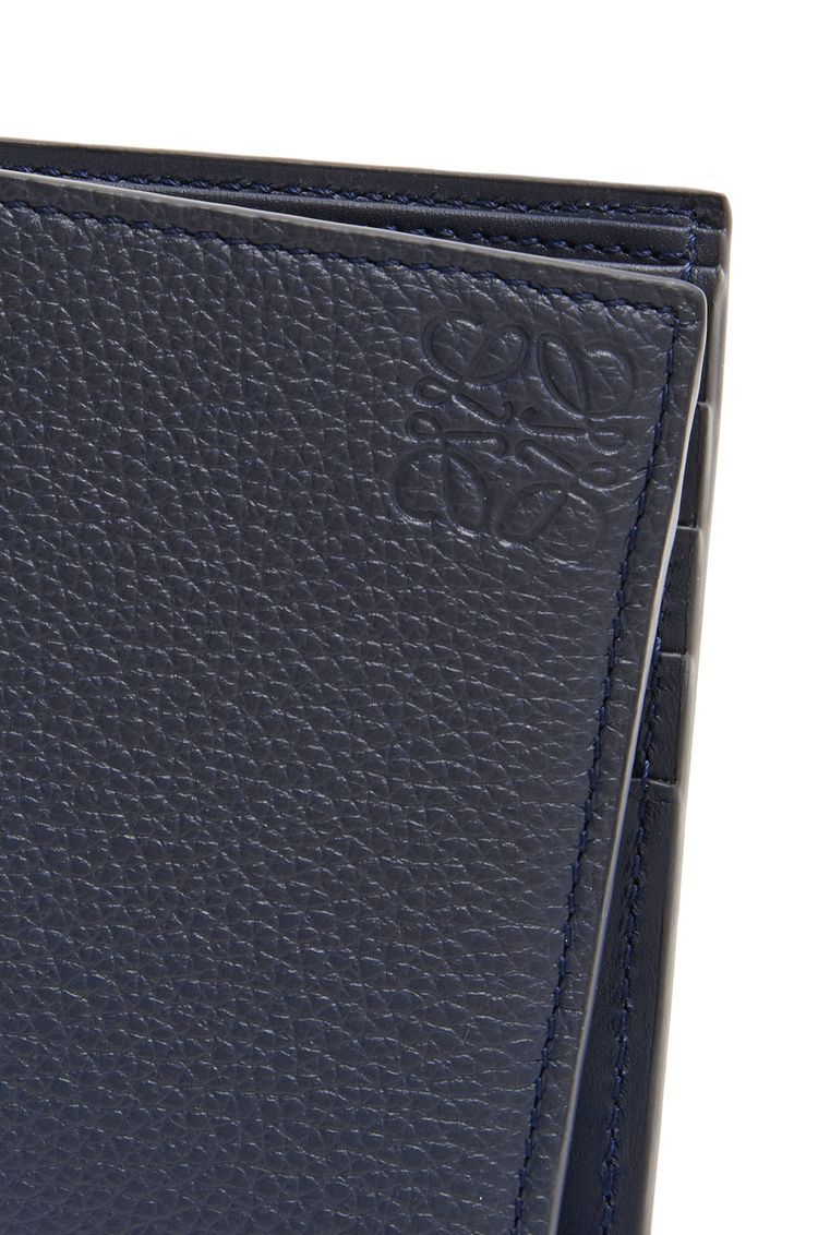 Bifold wallet in soft grained calfskin