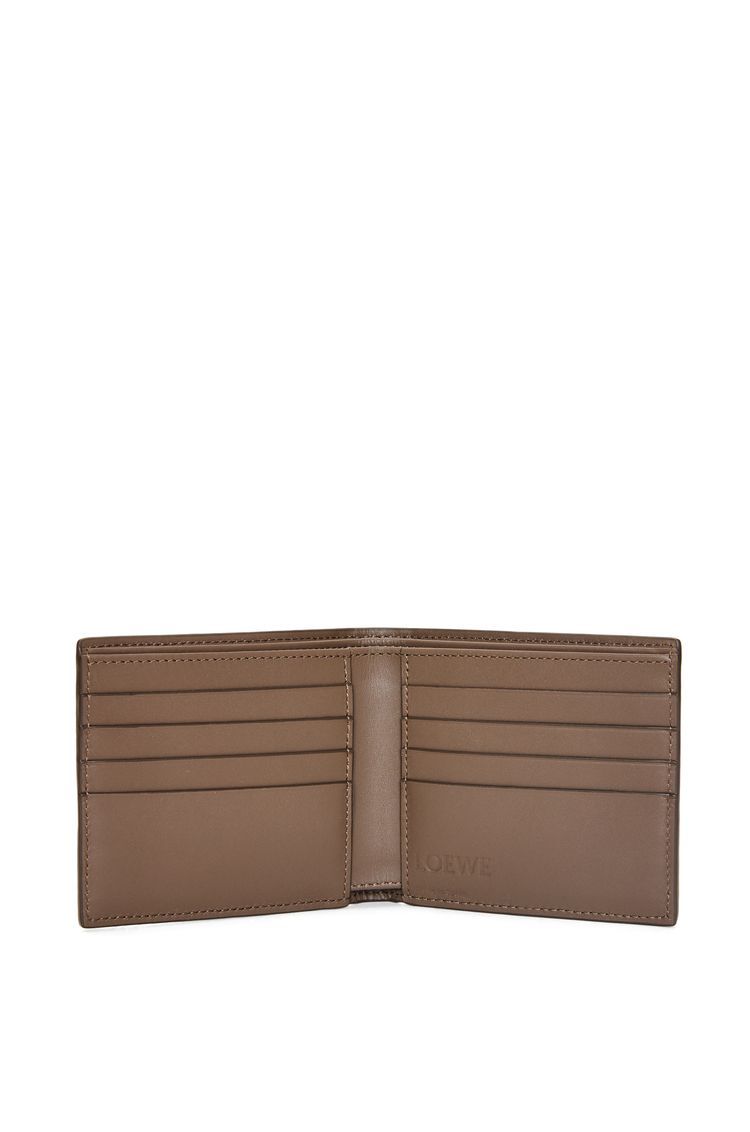 Bifold wallet in soft grained calfskin